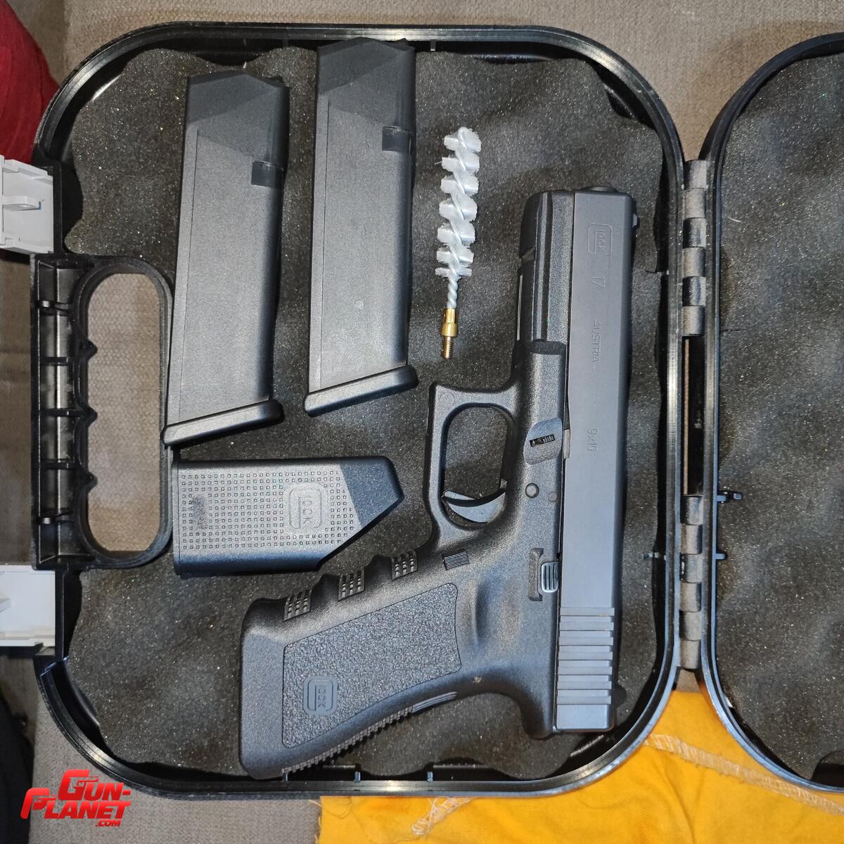 Glock 17 3 gen Cal: 9mm