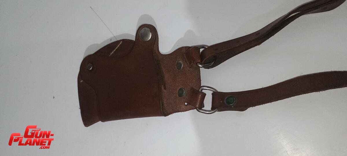  Funda sobaquera. De cuero para pistola.   