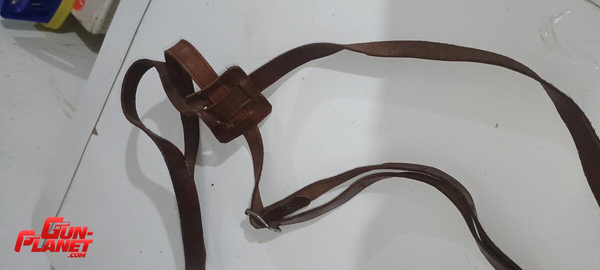  Funda sobaquera. De cuero para pistola.   