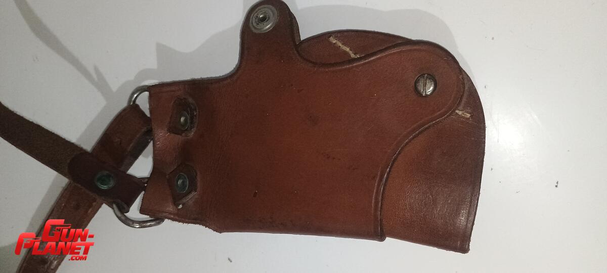  Funda sobaquera. De cuero para pistola.   