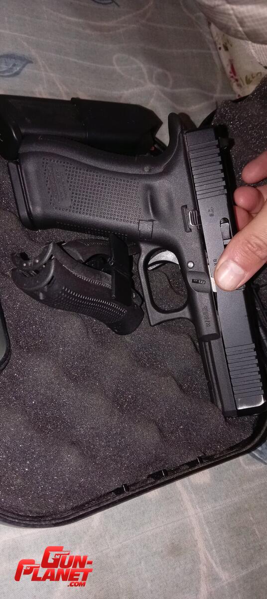 Glock 17 Cal: 9mm