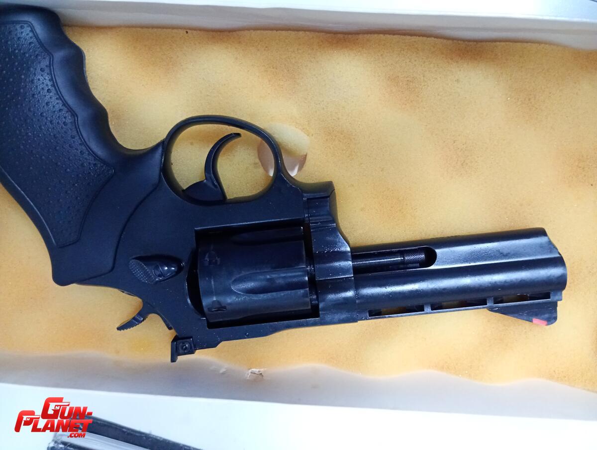 Taurus 689