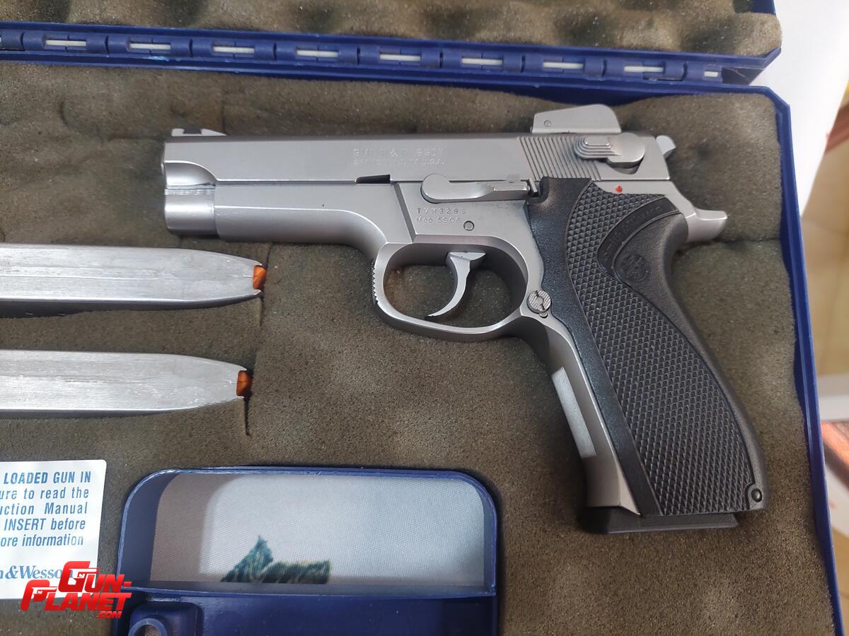 Smith & Wesson 5906
