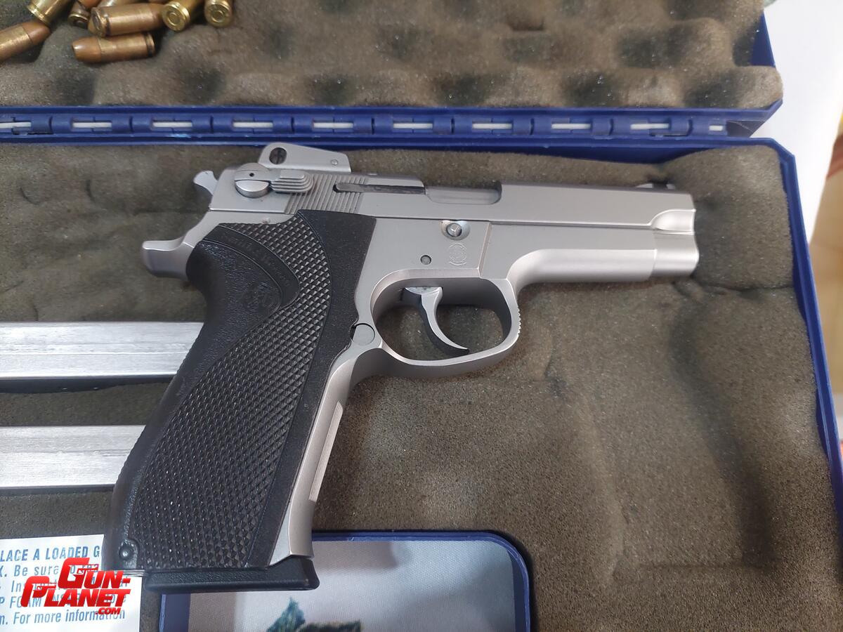 Smith & Wesson 5906