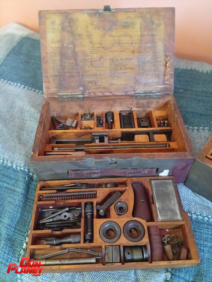 Colt Caja de armero ametralladora 1928 y encintadora Colt 