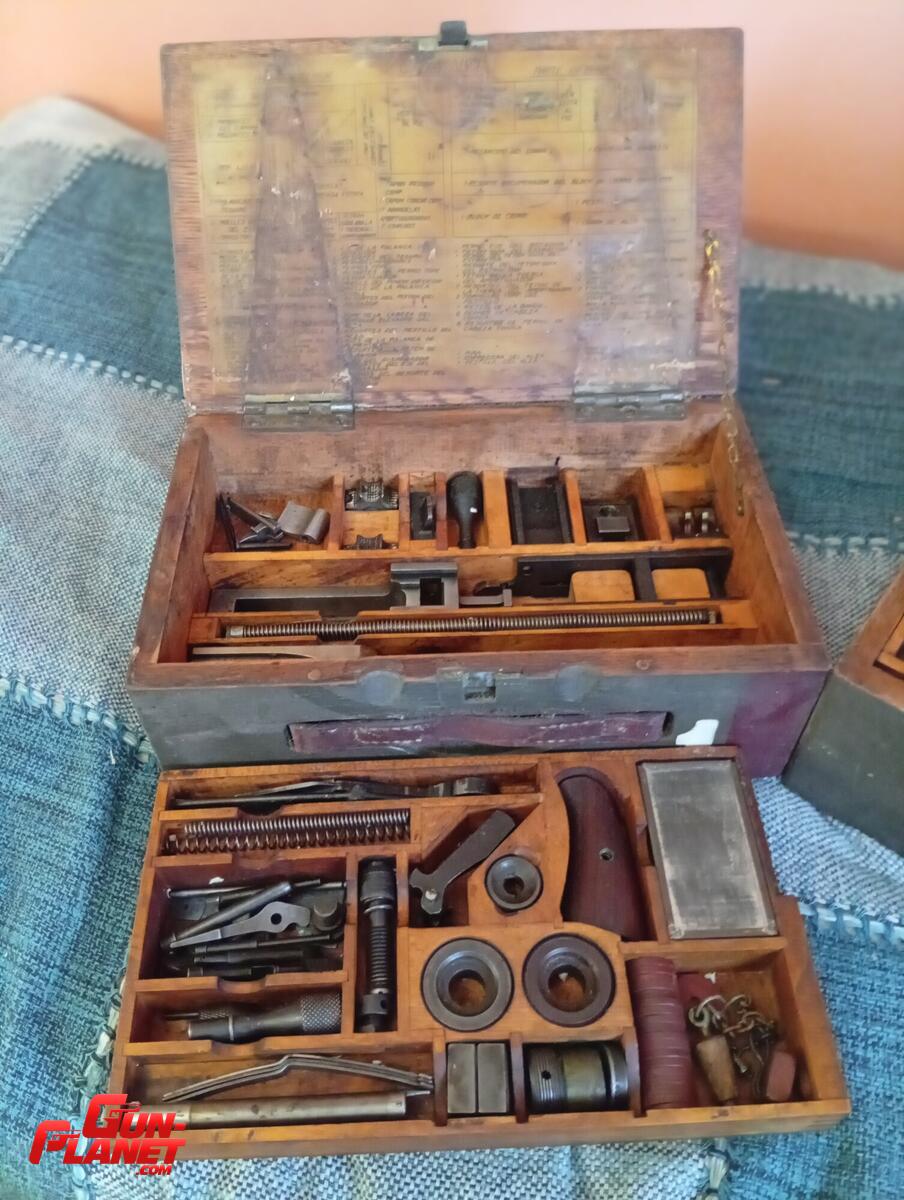 Colt Caja de armero ametralladora 1928 y encintadora Colt 