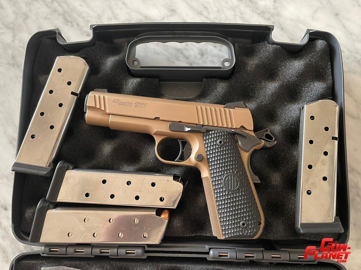 Sig Sauer 1911 Fastback Emperor Scorpion Calibre .45 