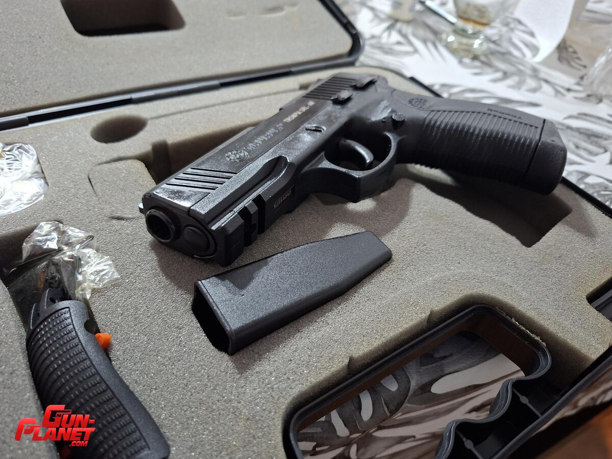 Taurus Pt 845