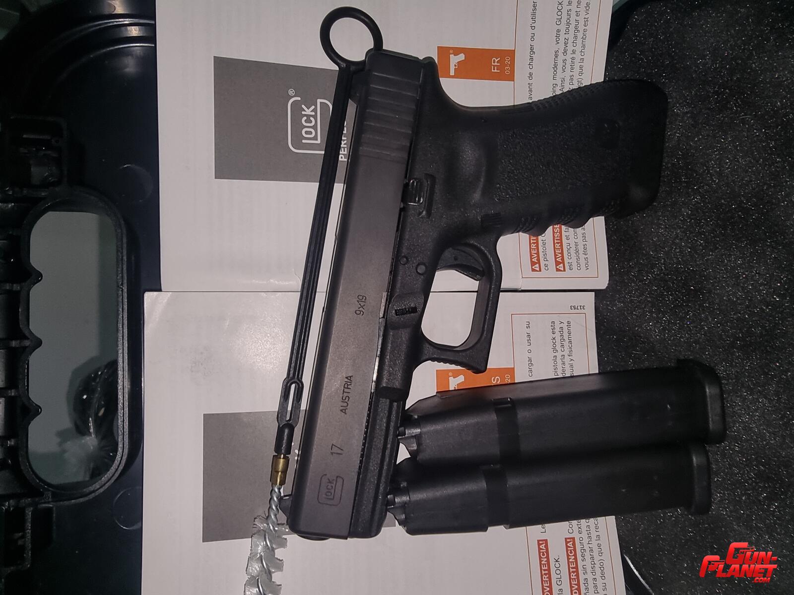 Glock 17  gen 3 cal 9mm