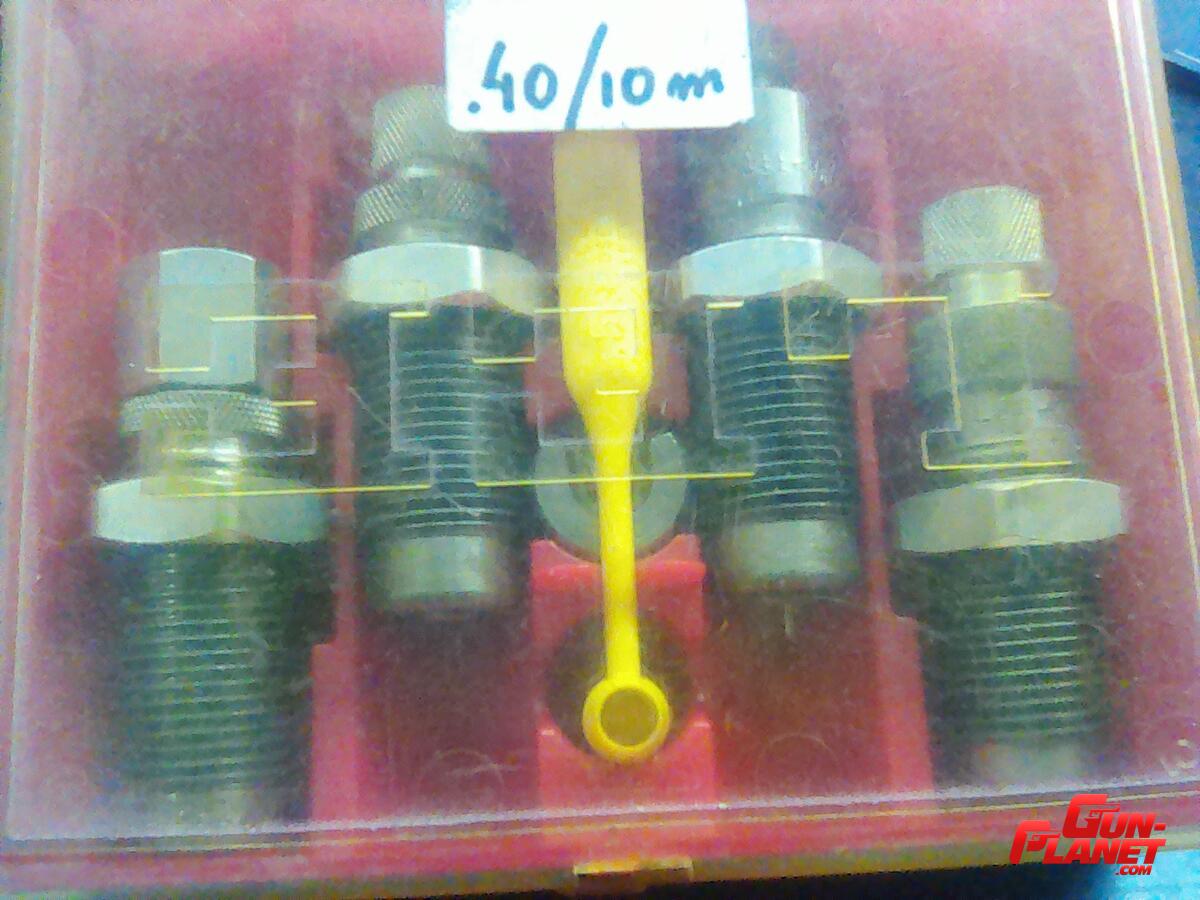 Lee Deluxe dies cal .40 / 10mm + factory crimp