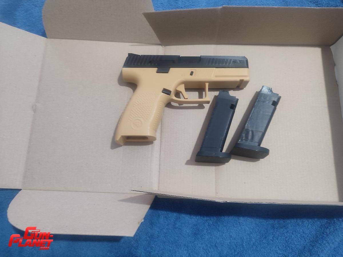 CZ P10c pistola inerte