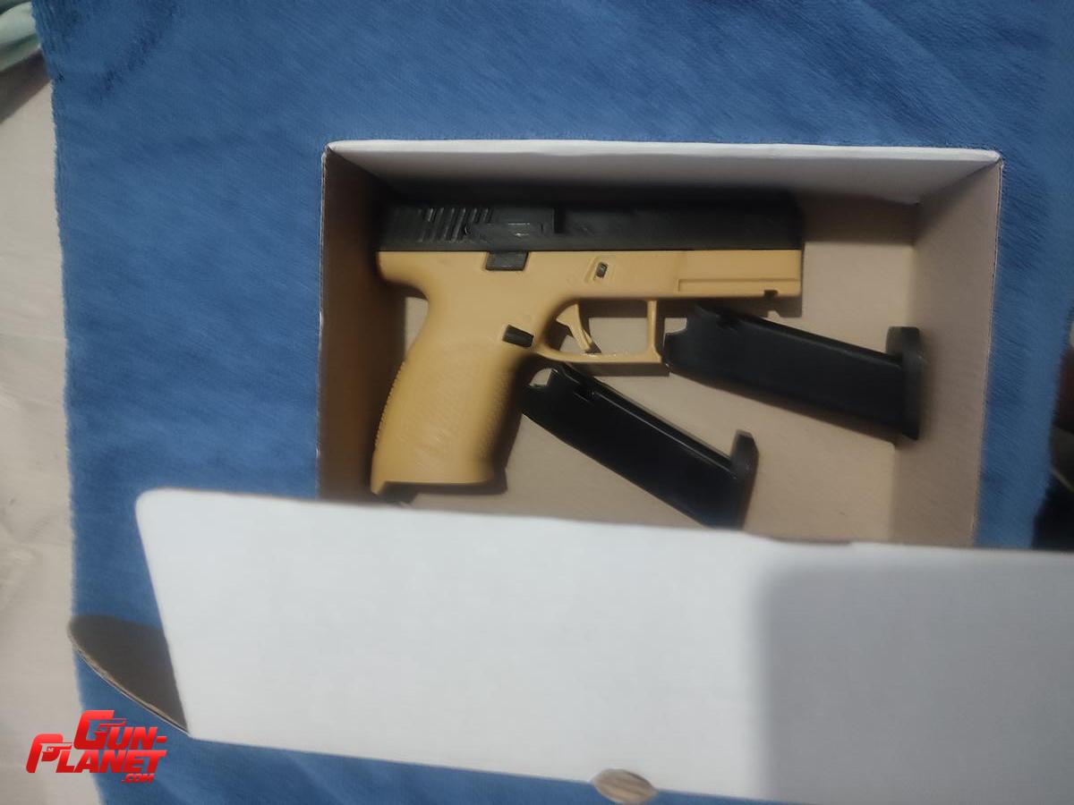 CZ P10c pistola inerte