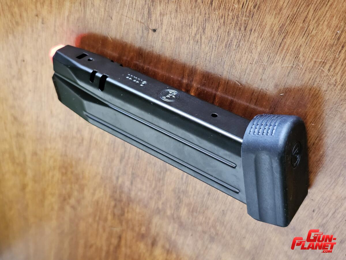 CZ Cargador para P10 y P9