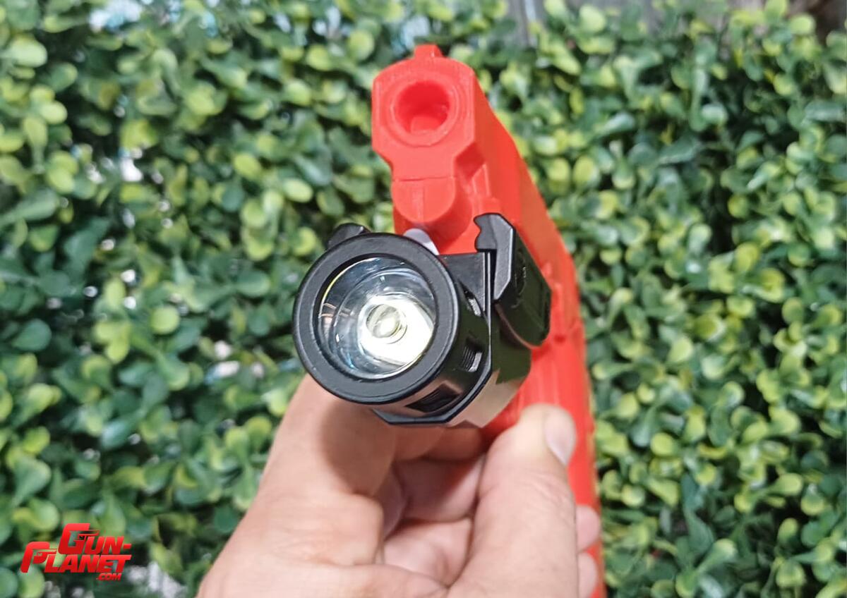  Linterna tactica para arma corta