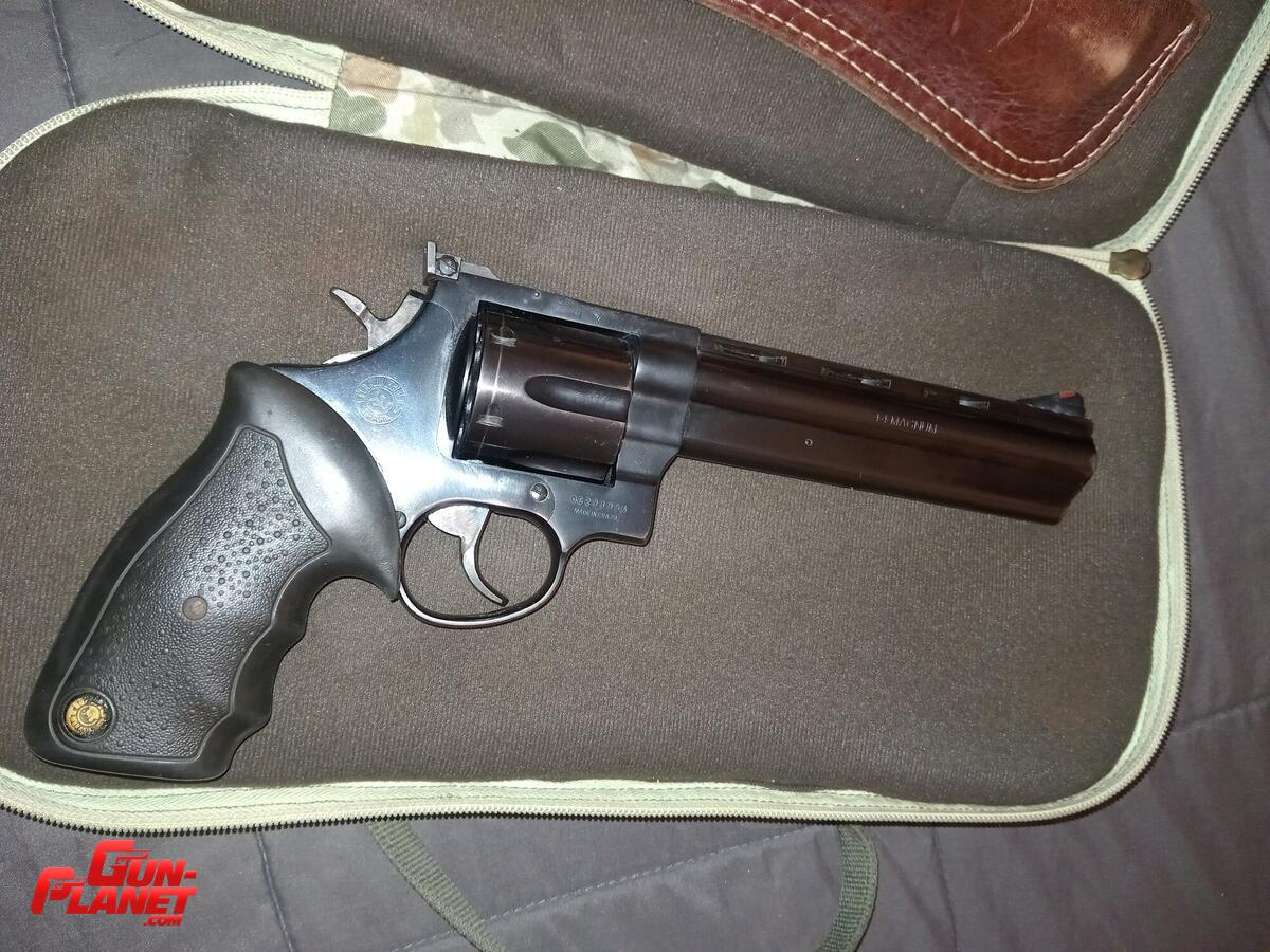 Taurus 44 magnum 