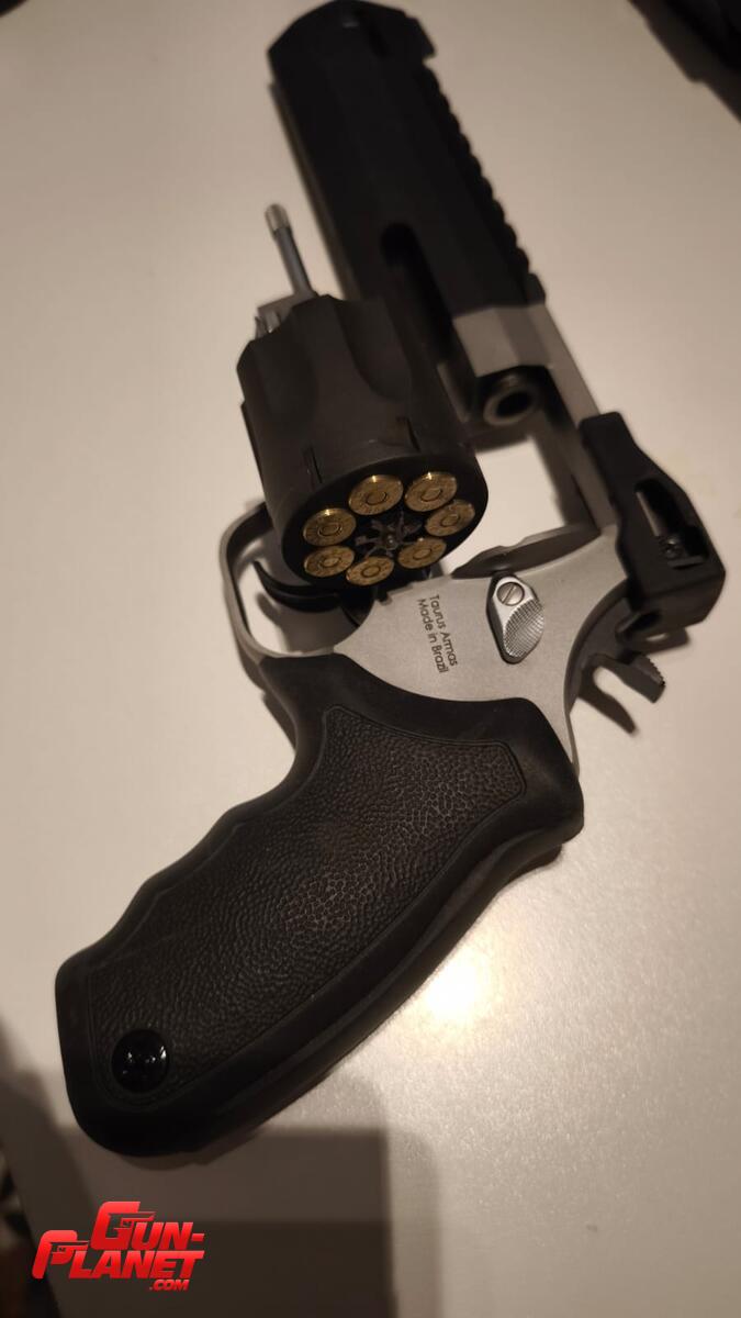Taurus Raging Hunter