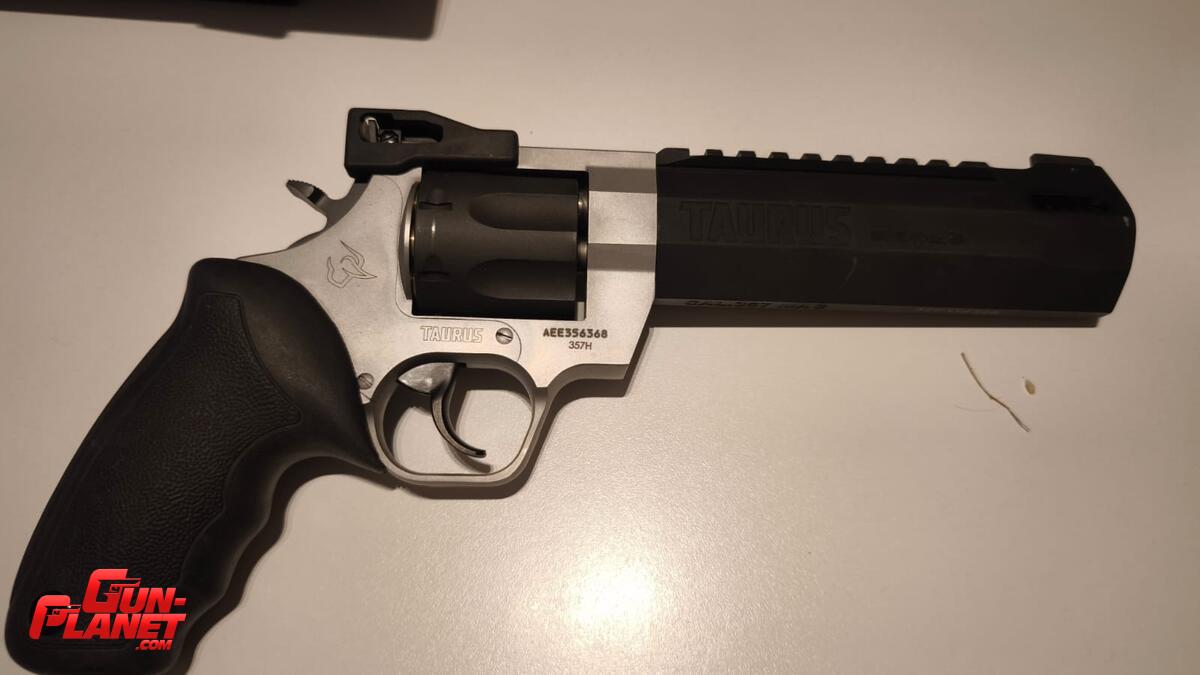Taurus Raging Hunter