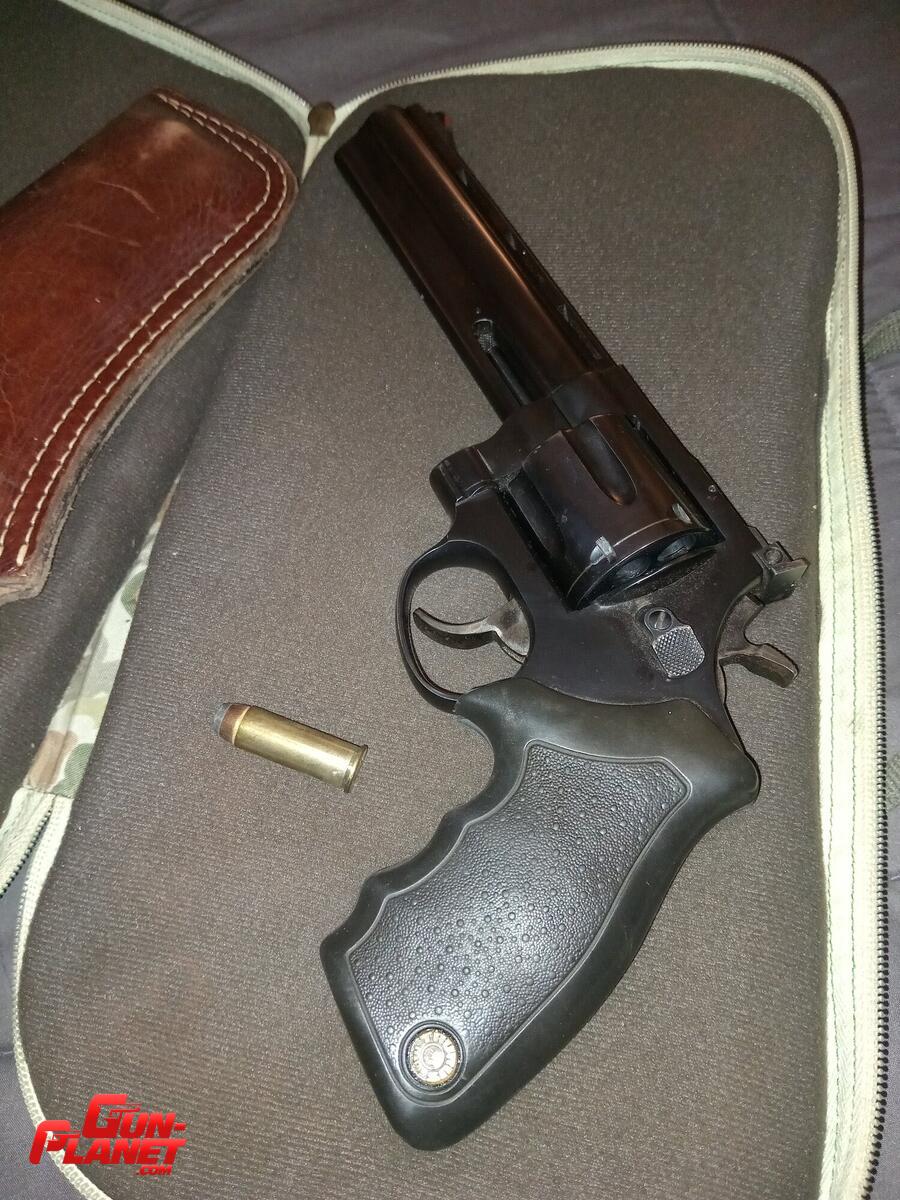 Taurus 44 magnum 