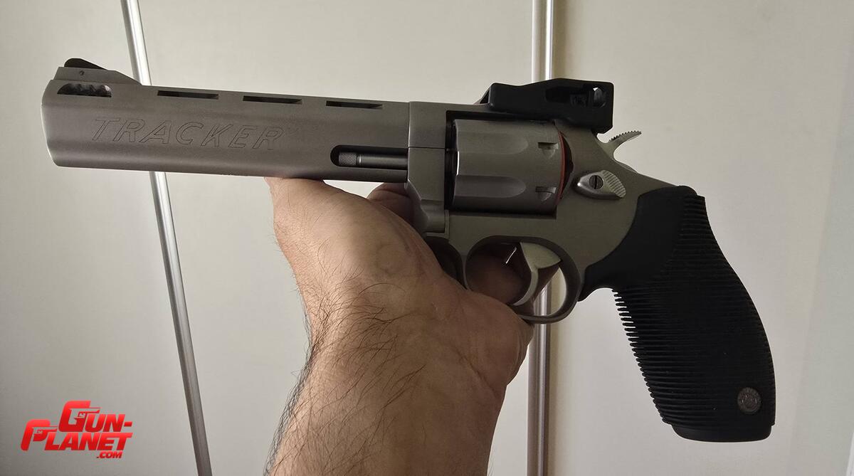 Taurus  Modelo 627 o Tracker