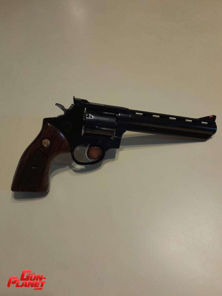 Taurus 689