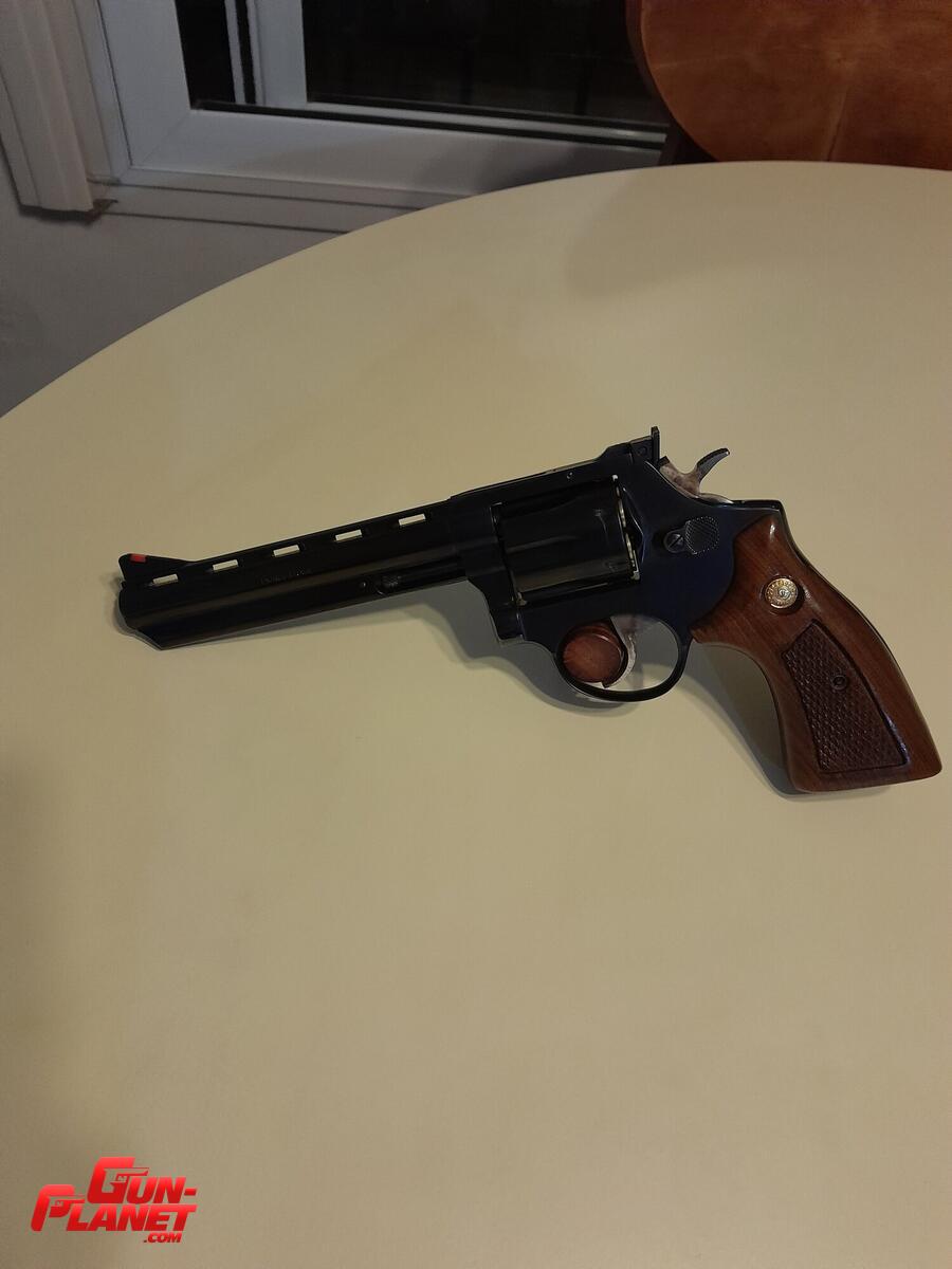 Taurus 689
