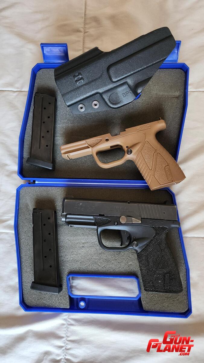 Bersa BP9cc con dos frames (negro y desert)