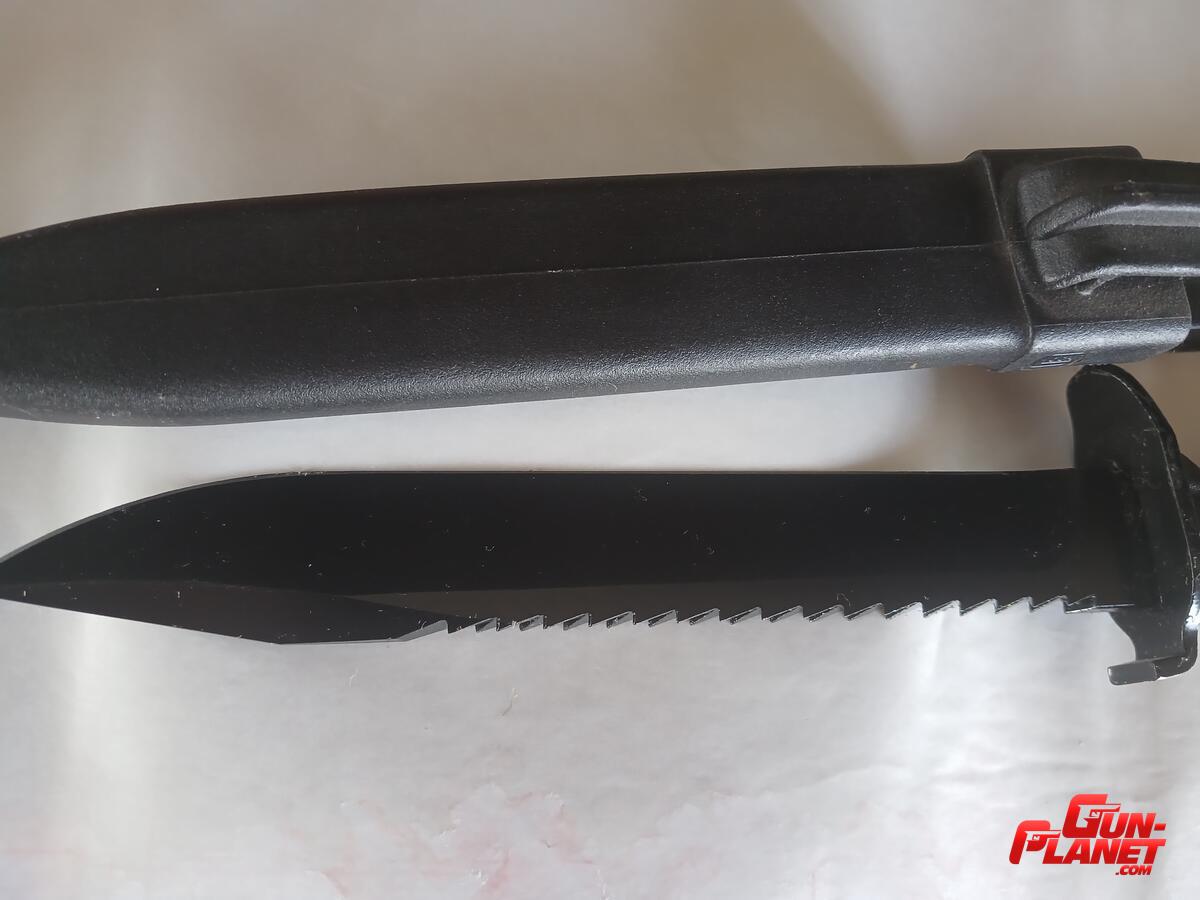 Glock CUCHILLO FM81 NEGRO CON SIERRA