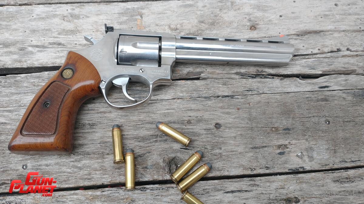 Taurus 689