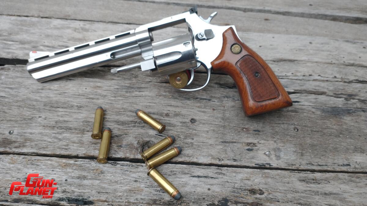Taurus 689