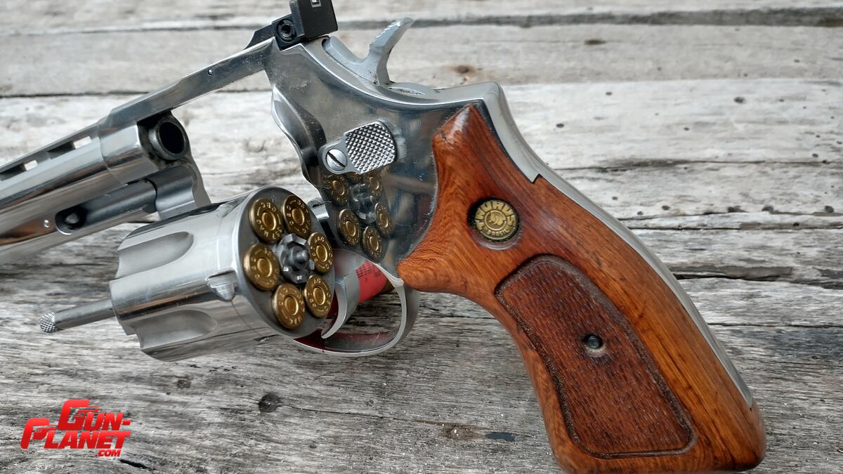 Taurus 689