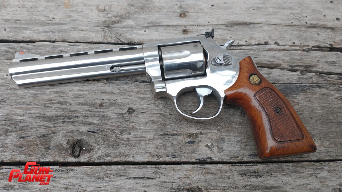 Taurus 689
