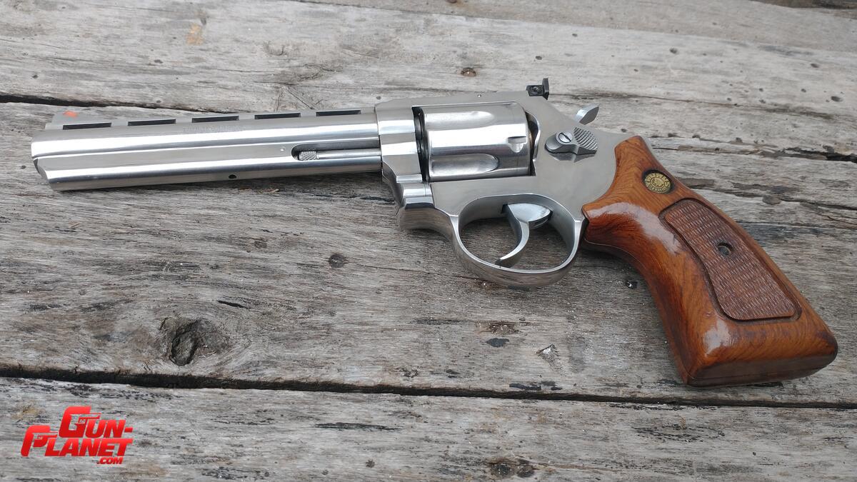 Taurus 689