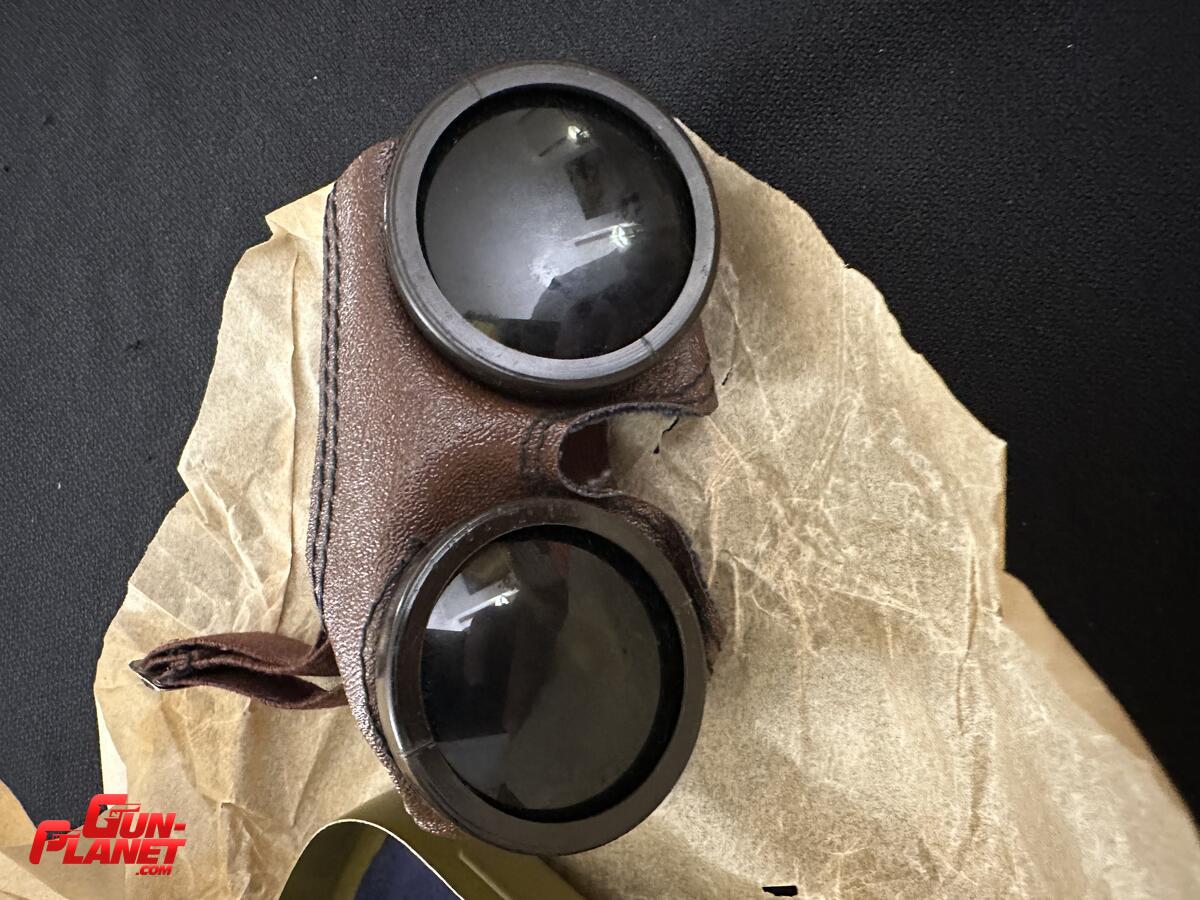 LENTES DE TANQUISTA Y DE TROPAS DE INFANTERIA Y NAVALES RUSAS DE LA GUERRA FRIA CIRCA 1970 CON ESTUCHE DE LATA Y PAPEL ACERADO DE EPOCA REGISTRA EN SU INTERIOR ESE TÍPICO OLOR A ANTIGÜEDAD 
