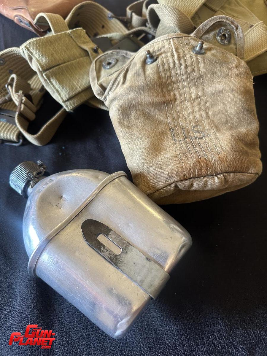  CANTIMPLORA ALUMINIO MILITAR  M 1942 COMPLETA CON JARRO Y FUNDA VERDE OLIVA ,FECHADA 1945 US A.G.M.CO PIEZA 2154 