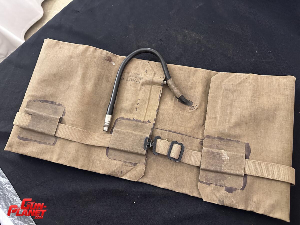  CINTURON SALVAVIDAS,COLOR KAKI  ORIGINAL WWII,US NAVY , FABRICACION  EAGLE RUBBER CO.  ASHLAND ,OHIO, DESEMBARCO DE NORMANDÍA  