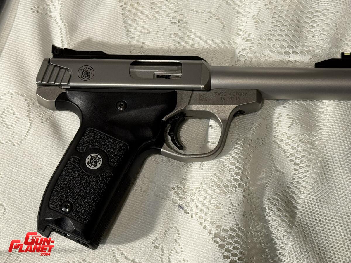 Smith & Wesson Victory 22LR INOX