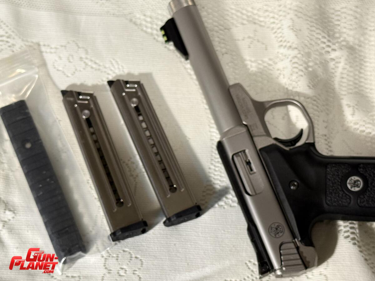 Smith & Wesson Victory 22LR INOX