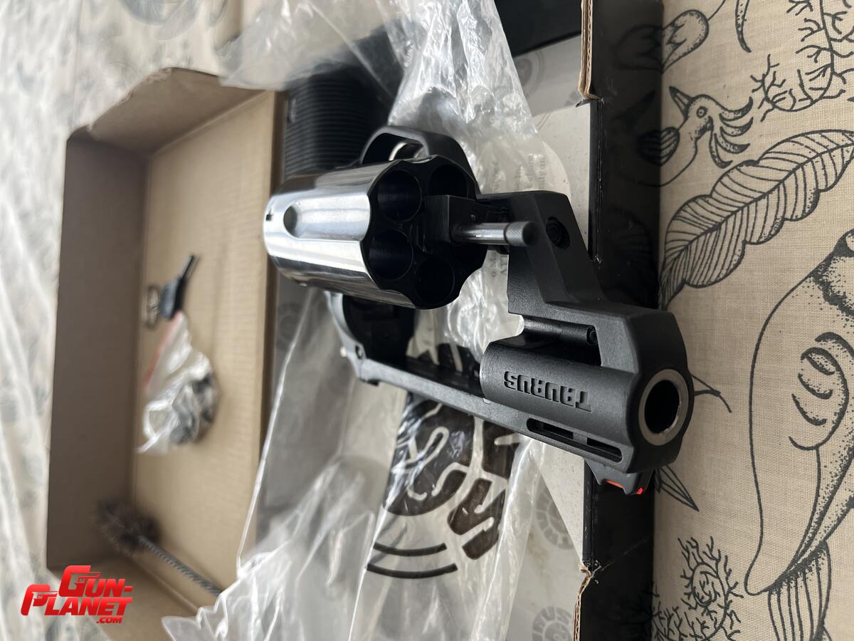 Taurus JUDGE cal 45 LC y 410 UAB