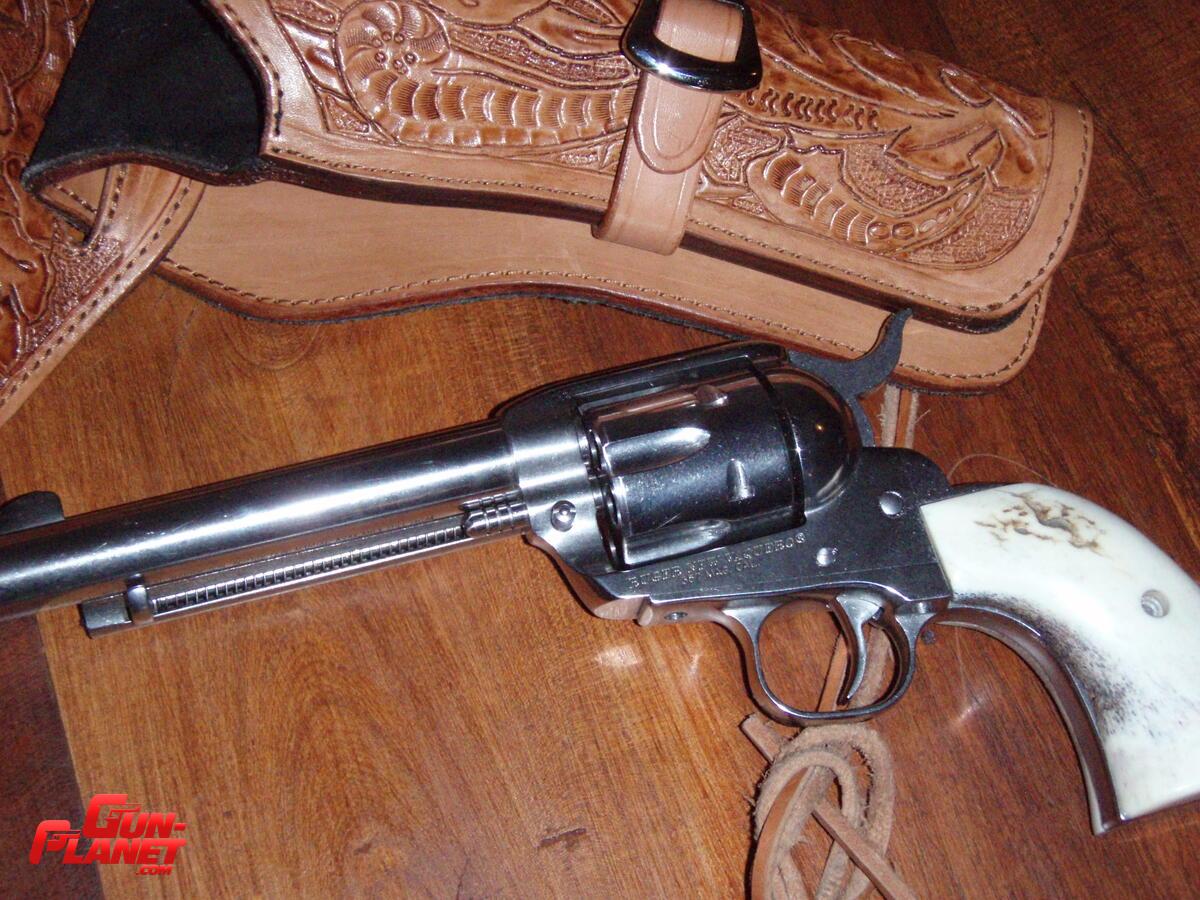  FUNDA DE CUERO EXTERNA DERECHA CON PASA CINTO PARA REVOLVER DE 6