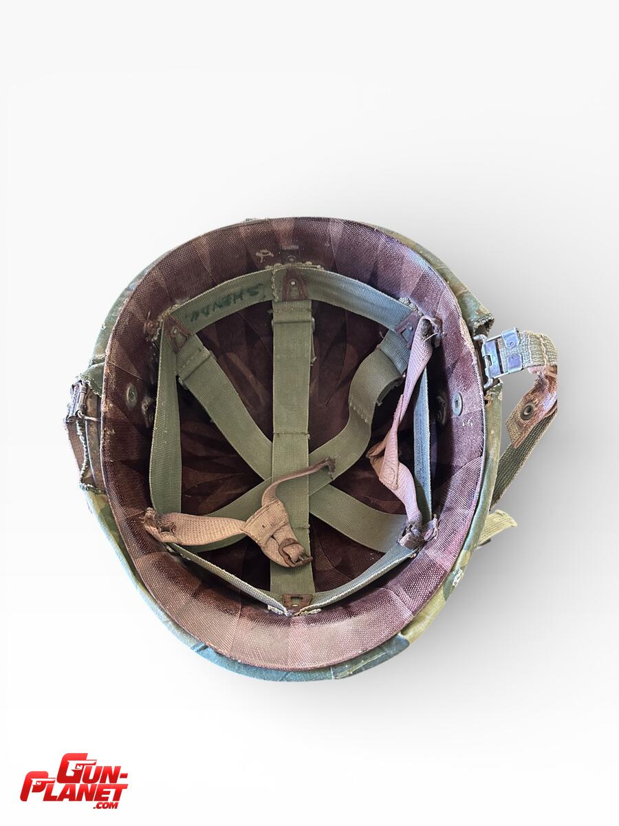  CASCO M1  ORIGINAL USA ,EPOCA VIETNAM ,FUNDA CAMO  MITCHELL,BANDA ELASTICA ORIGINAL ,1967