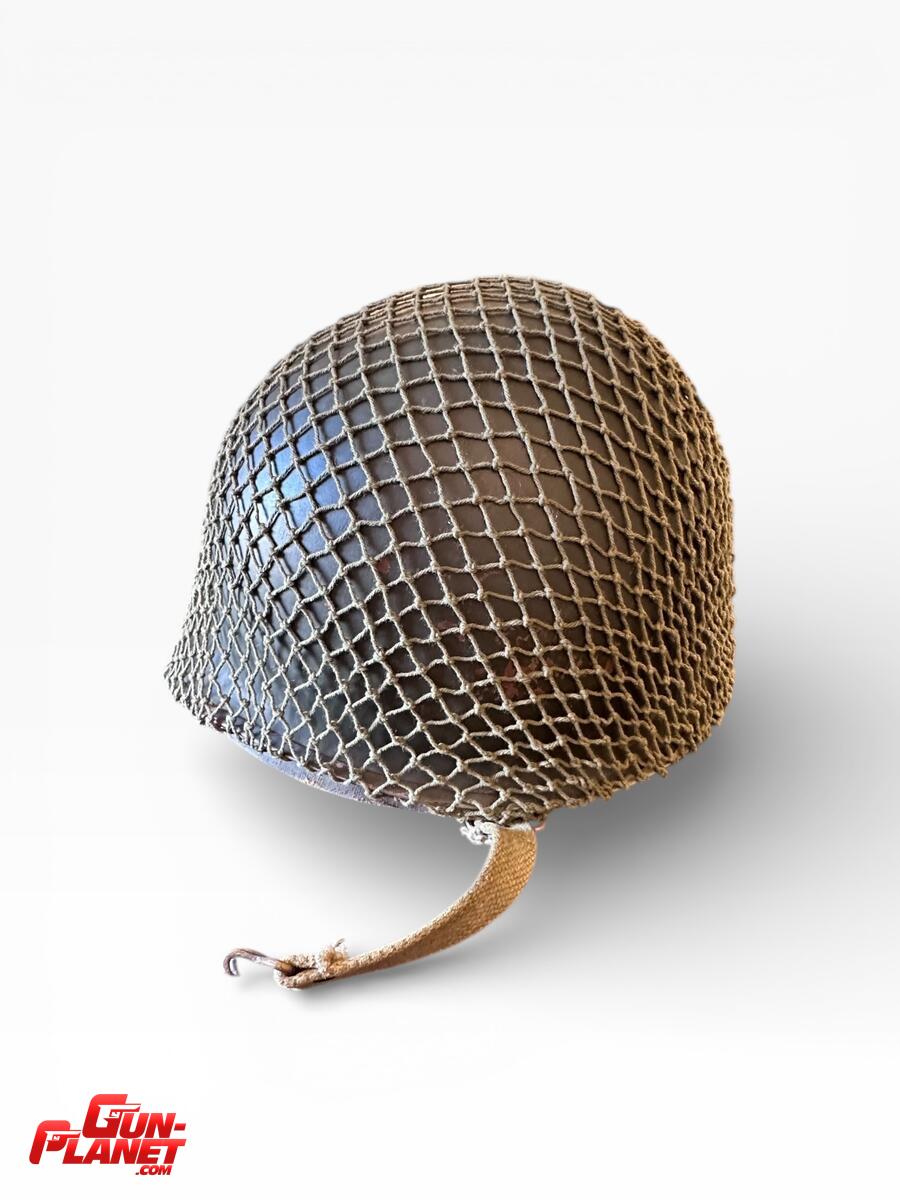  CASCO M1 ,PRIMERA PRODUCCION 1941/1943 ORIGINAL US WWII  MODELO SWIVEL BAIL ,VERDE OLIVA ORIGINAL, FRONT SEAM,Y RED DE CAMUFLAJE M1944