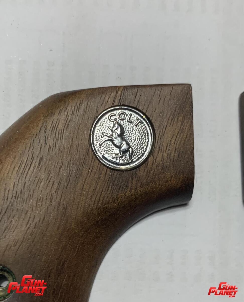 Colt cachas originales para Frontier 